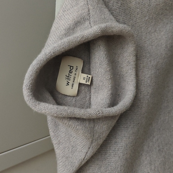 Wilfred Cyprie Turtleneck Sweater - Picture 3 of 3